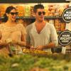 Simon Cowell et sa compagne Lauren Silverman (enceinte) au magasin Whole Foods, à Beverly Hills, le 12 octobre 2013.