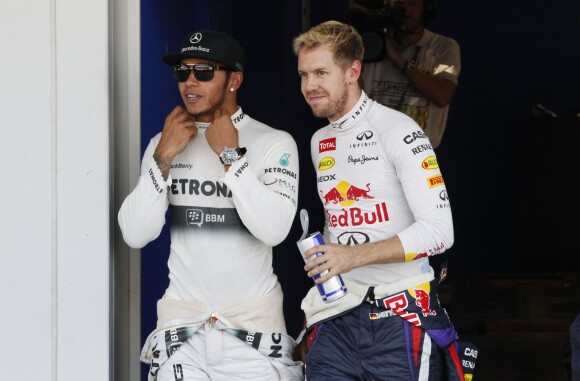 Lewis Hamilton et Sebastian Vettel dans le paddock du Grand Prix du Japon à Suzuka le 13 octobre 2013