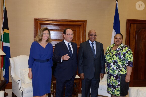 Jacob Zuma et François Hollande avec leur épouse et compagne respective, Nompumelelo Zuma et Valérie Trierweiler à Pretoria en Afrique du Sud, le 14 octobre 2013.