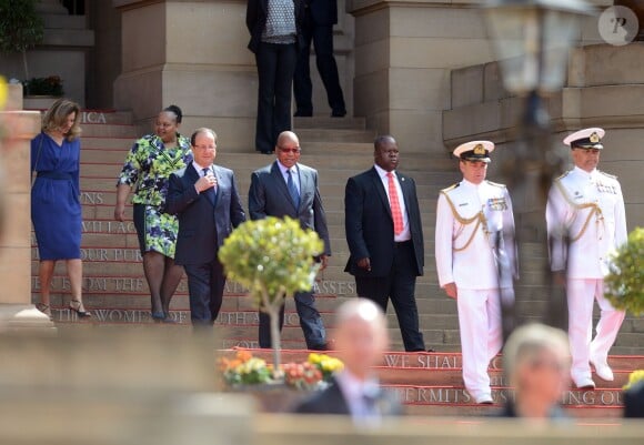 Jacob Zuma et François Hollande avec leur épouse et compagne respective, Nompumelelo Zuma et Valérie Trierweiler à Pretoria, le 14 octobre 2013.