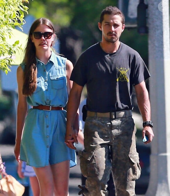 Exclusif - Shia LaBeouf et sa compagne Mia Goth font des courses dans un magasin de bricolage à Los Angeles le 23 juillet 2013