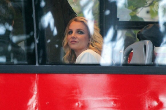 Britney Spears fait le tour de Londres dans un bus rouge, le 15 octobre 2013.