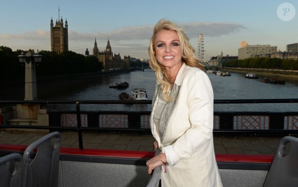 Britney Spears fait le tour de Londres en bus, le 15 octobre 2013.