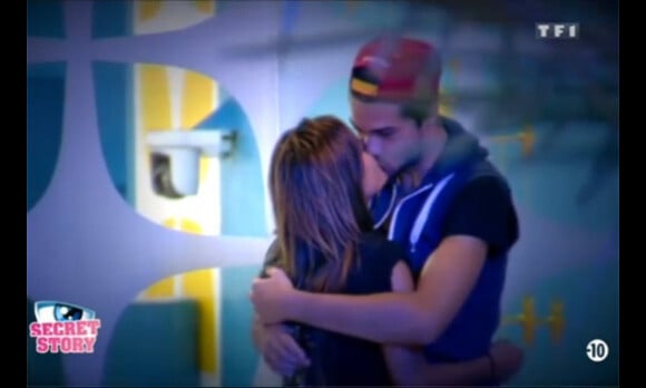 Julien et Anaïs partagent leur premier baiser dans Secret Story 7