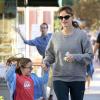 Jennifer Garner avec sa fille Seraphina à Los Angeles, le 18 octobre 2013.