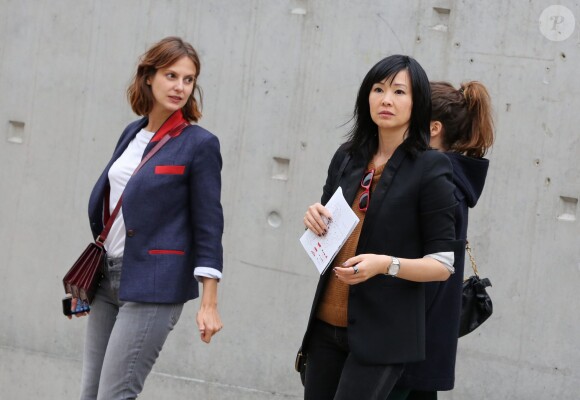 Elodie Navarre et Linh-Dan Pham revisitant La Sorties des usines Lumière dans le cadre du Festival Lumière à Lyon le 19 octobre 2013