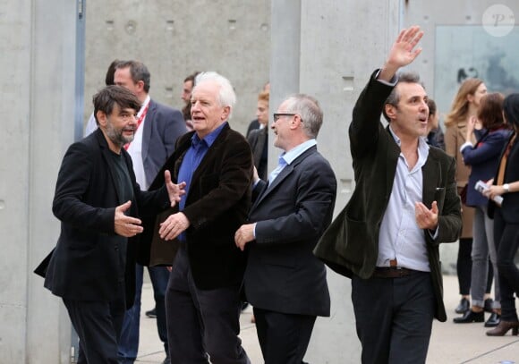 André Dussollier,Thierry Frémaux et Gilbert Melki revisitant La Sorties des usines Lumière dans le cadre du Festival Lumière à Lyon le 19 octobre 2013
