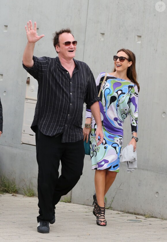 Quentin Tarantino et Elsa Zylberstein revisitant La Sorties des usines Lumière dans le cadre du Festival Lumière à Lyon le 19 octobre 2013
