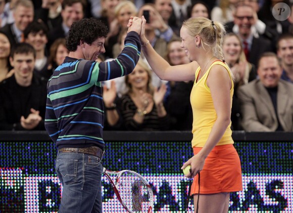 Rory McIlroy et Caroline Wozniacki, complices au Madison Square Garden de New York lors d'un match exhibition le 5 mars 2012