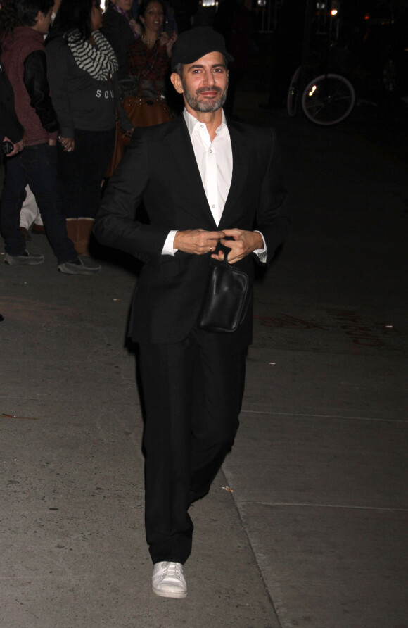 Marc Jacobs arrive au Cipriani 55 Wall Street pour assister au gala Night Of Stars organisé par le Fashion Group International. New York, le 22 octobre 2013.