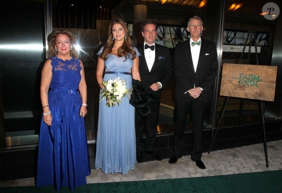 La princesse Madeleine de Suède, enceinte, au côté de Renee Lundholm, présidente de la chambre de commerce américano-suédoise, lors du dîner de gala du Green Summit de New York - From Farm to Fork, le 23 octobre 2013.