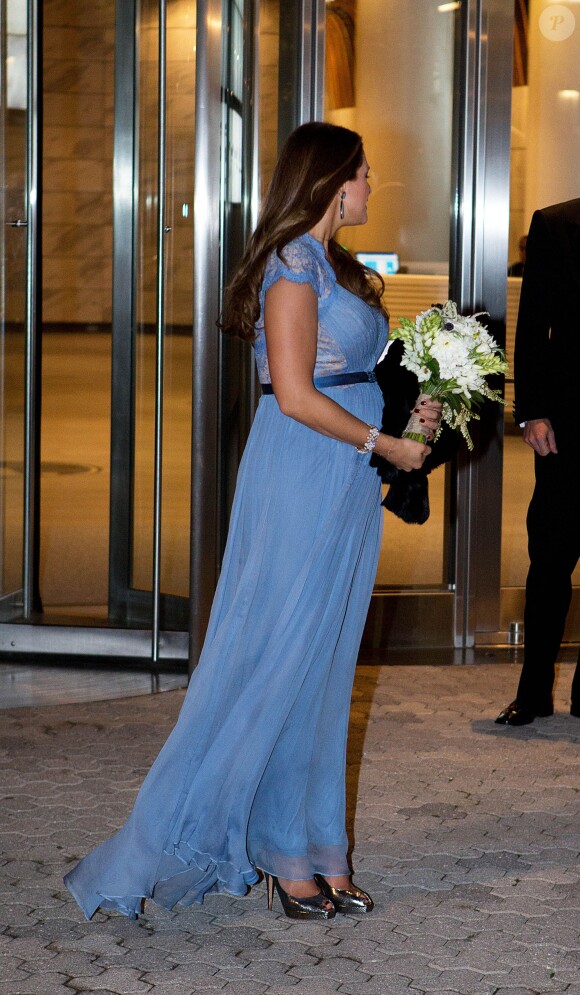 La princesse Madeleine de Suède, avec un profil révélateur, prenait part avec son mari Chris O'Neill au diner de gala du Green Summit de New York marqué par la campagne From Farm to Fork, le 23 octobre 2013.