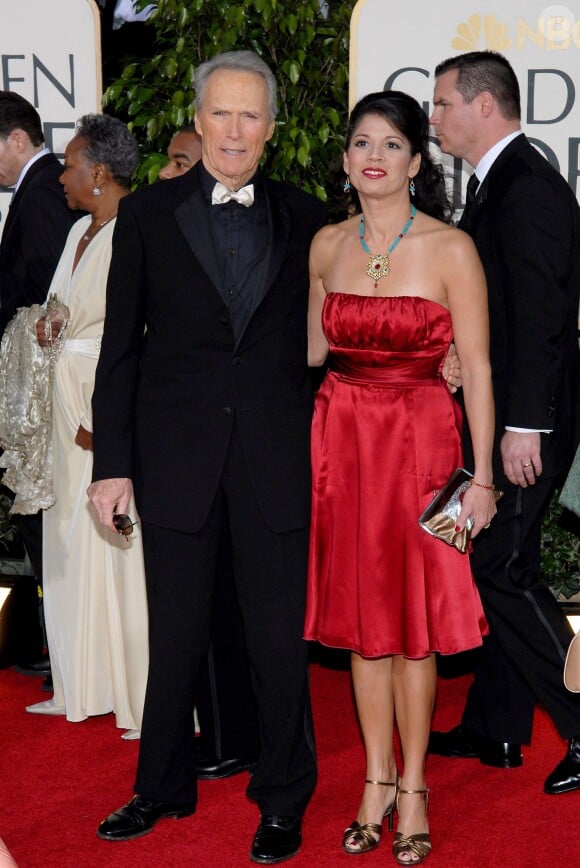 Clint Eastwood et Dina Ruiz à Los Angeles lors des Golden Globes le 15 janvier 2007