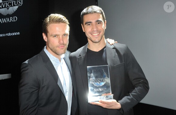 Ricardo (lauréat du Invictus awards 2013 ) et Nick Youngquest (rugbyman australien et égérie du parfum Invictus) lors de la soirée de l'Invictus Award organisée par Paco Rabanne au Palais de Tokyo, le 24 octobre 2013.