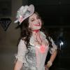 Kelly Brook s'est deguisée en une Marie-Antoinette guillotinée pour une soirée Halloween à Beverly Hills. Le 25 octobre 2013.