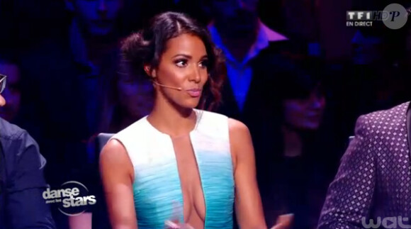 Shy'm, très très sexy, dévoile sa poitrine dans une robe qui a fait le buzz dand Danse avec les stars 4 sur TF1 le samedi 19 octobre 2013