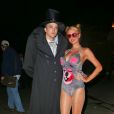 Paris Hilton et River Viiperi à la soirée Halloween donnée à la Playboy Mansion, à Los Angeles, le 26 octobre 2013.