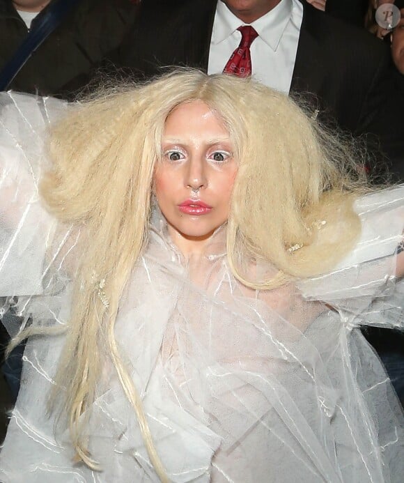 Lady Gaga arrive à son hôtel à Londres, le 25 octobre 2013.