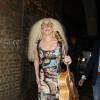 Lady Gaga sort de son hôtel à Londres, le 26 octobre 2013.