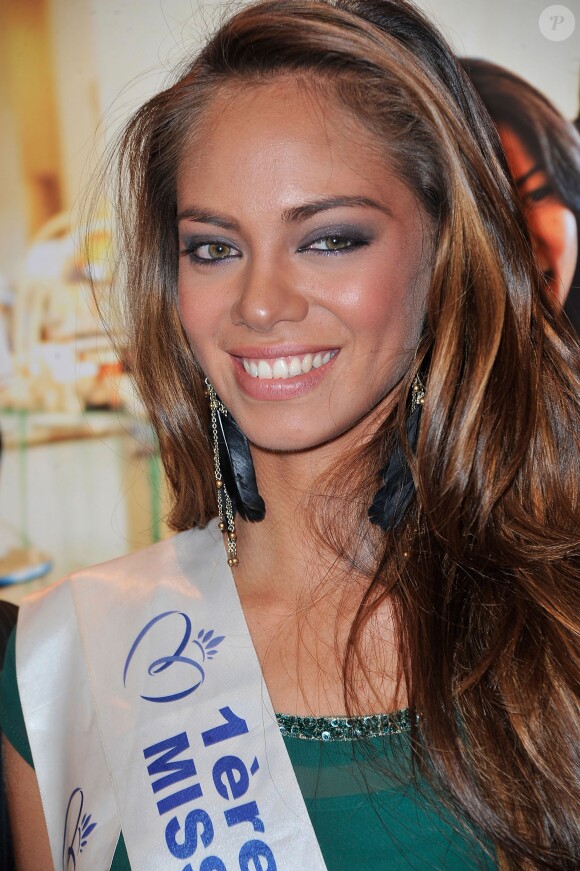 Hinarani de Longeaux, première dauphine de Miss France 2013, au salon Top Resa à Paris, Porte de Versailles, le 25 septembre 2013.