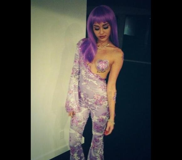 Miley Cyrus s'est encore lâchée pour Halloween en se déguisant en Lil' Kim, le 30 octobre 2013.