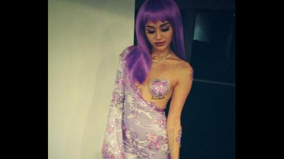 Miley Cyrus, un sein dehors pour Halloween : Hot comme la sulfureuse Lil Kim