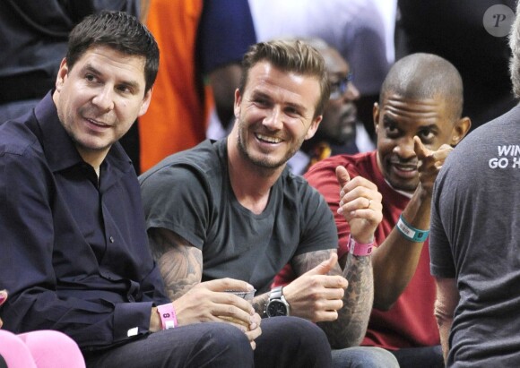 David Beckham assiste au match de basket Miami Heat - Indiana Pacers à Miami au côté du millionnaire Marcelo Claure, le 30 mai 2013