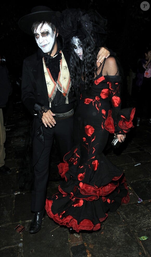 Kate Moss et Jamie Hince déguisés pour Halloween se rendent à la soirée "Jonathan Ross' Halloween party" à Londres, le 31 octobre 2013.