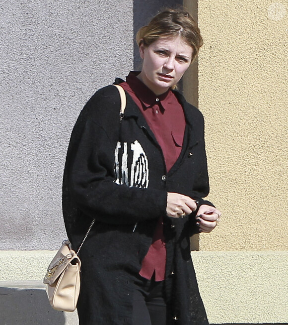 Mischa Barton, mal lookée et méconnaissable sans maquillage à Los Angeles le 3 novembre 2013.