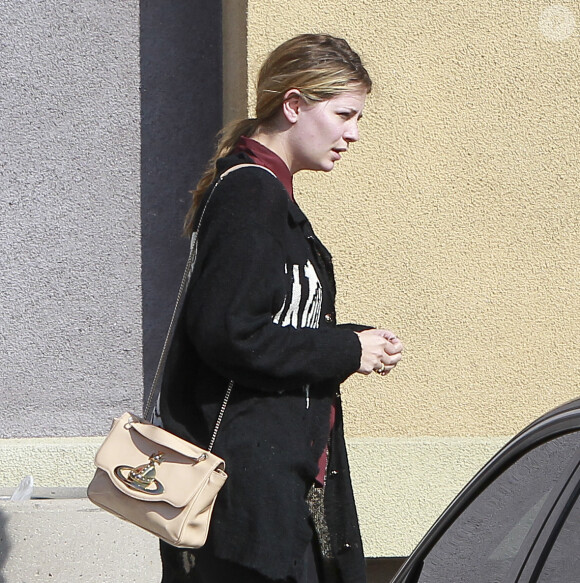 Mischa Barton méconnaissable sans maquillage à Los Angeles le 3 novembre 2013.