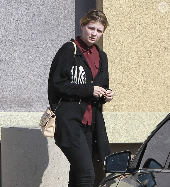 Mischa Barton méconnaissable sans maquillage à Los Angeles le 3 novembre 2013.