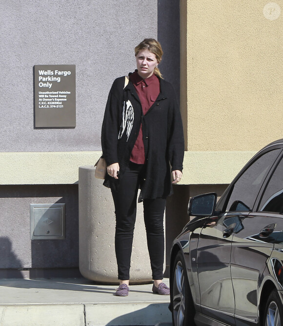 Mischa Barton méconnaissable sans maquillage à Los Angeles le 3 novembre 2013.