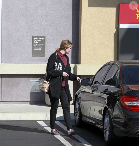 Mischa Barton méconnaissable sans maquillage à Los Angeles le 3 novembre 2013.