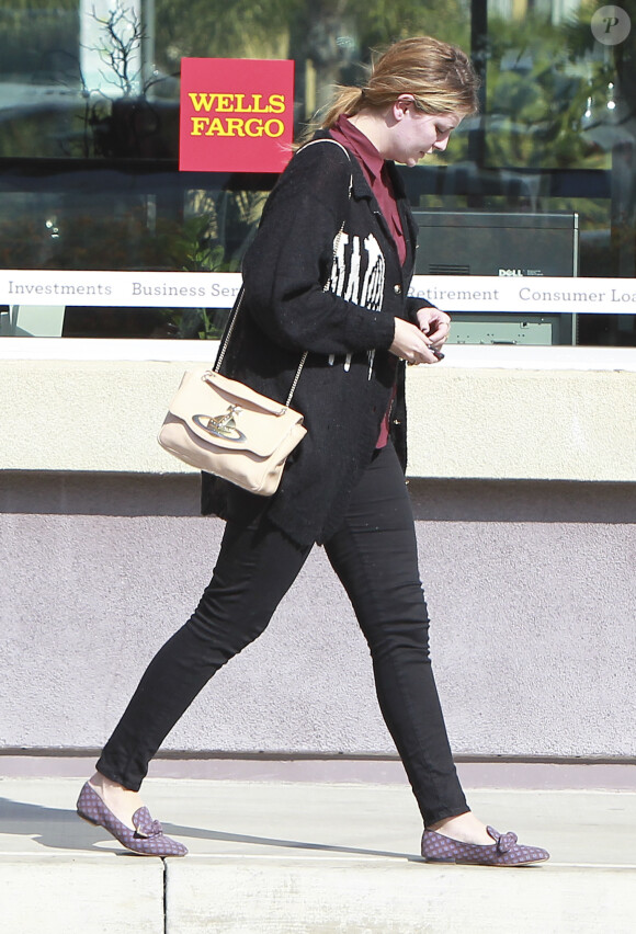 Mischa Barton méconnaissable sans maquillage à Los Angeles le 3 novembre 2013.