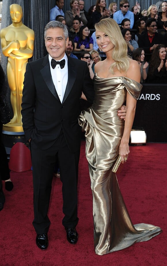 George Clooney et Stacy Keibler lors des Oscars à Los Angeles en 2012.