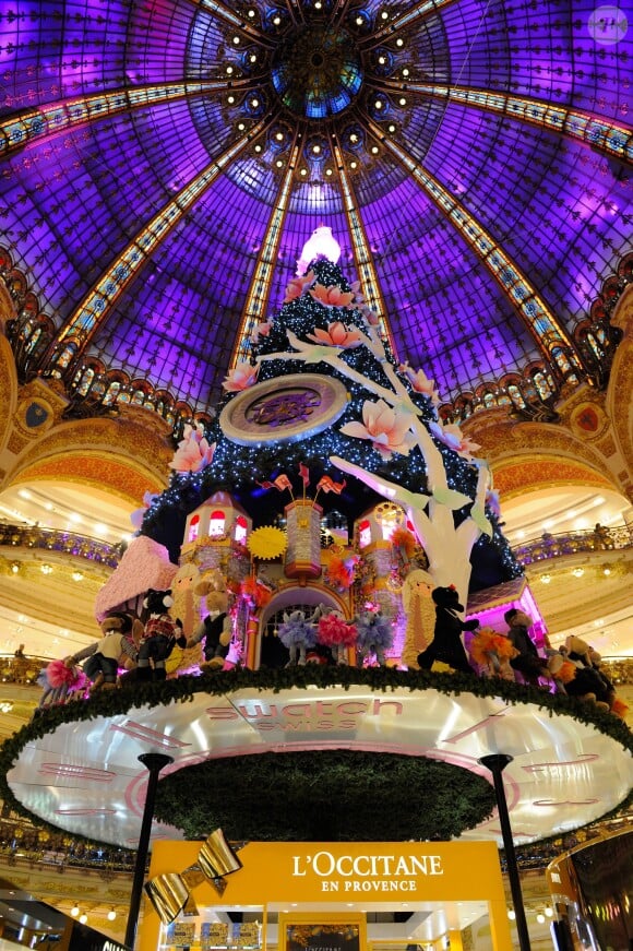 Aux illuminations de Noël des Galeries Lafayette à Paris, le 6 novembre 2013.