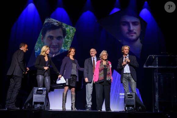 Concert de soutien organisé par Europe 1 en hommage à ses deux journalistes otages en Syrie Didier François et Edouard Elias, Nicolas Henin du "Point" et Pierre Torrès, photographe, aux Folies Bergères à Paris le 6 novembre 2013.