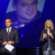 Nikos Aliagas et Wendy Bouchard lors du concert de soutien organisé par Europe 1 en hommage à ses deux journalistes otages en Syrie Didier François et Edouard Elias, Nicolas Henin du "Point" et Pierre Torrès, photographe, aux Folies Bergères à Paris le 6 novembre 2013.