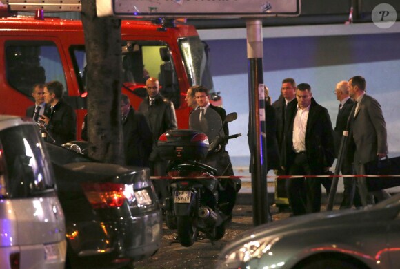 Manuel Valls s'est dépacé au Palais des Sports de Paris où une explosion s'est produite durant les répétitions du spectacle "1789, les amants de la Bastille", le 8 novembre 2013 à Paris