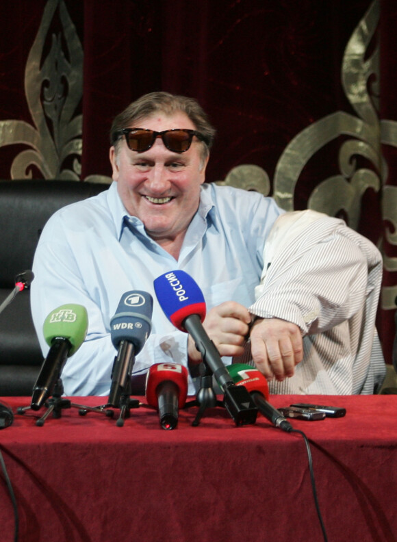 Liz Hurley et Gérard Depardieu en conférence de presse pour le film "Turquoise" à Grozny le 21 mai 2013