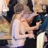 Jennie Garth et sa fille Luca (16 ans) font quelques emplettes dans une boutique de vêtements à Los Angeles. Le 7 novembre 2013.