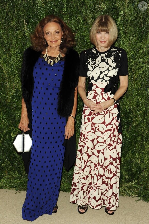 Diane von Furstenberg et Anna Wintour assistent à la remise du 10e prix du CFDA/Vogue Fashion Fund aux Spring Studios. New York, le 11 novembre 2013.