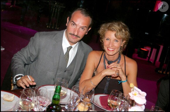 Alexandra Lamy et Jean Dujardin lors de la soirée des 20 ans de Marionnaud à Paris le 9 novembre 2005