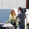 Kim Kardashian et sa famille organisait un vide-grenier dans le quartier de Woodland Hills, à Los Angeles le 10 novembre 2013.