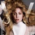Lady Gaga dévoile un sein en couverture du GQ italien, décembre 2013. Photo extraite du shooting d'Inez et Vinoodh pour V Magazine cet automne.
