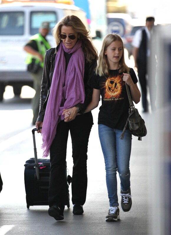 Felicity Huffman et sa fille Sophia à l'aéroport de Los Angeles, le 7 août 2012.