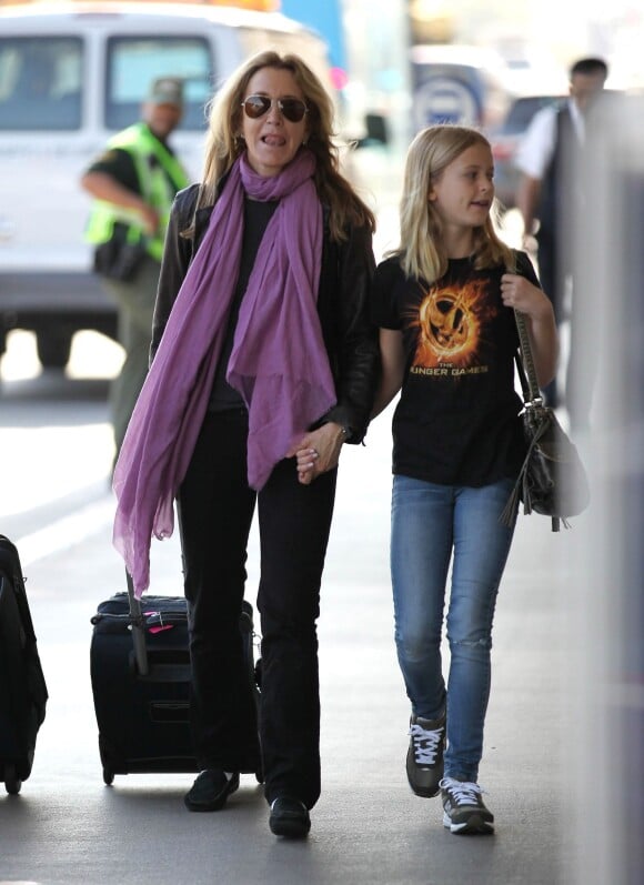 Felicity Huffman et sa fille Sophia à l'aéroport de Los Angeles, le 7 août 2012.