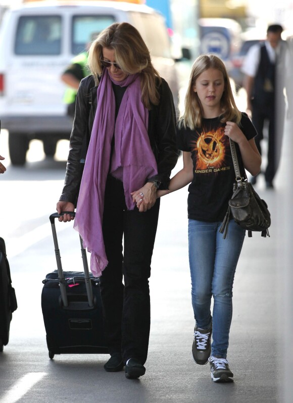 Felicity Huffman et sa fille Sophia à l'aéroport de Los Angeles, le 7 août 2012.