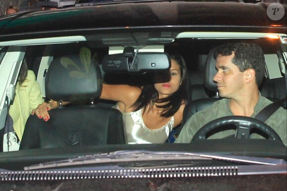 Exclusive - Justin Bieber quitte le bordel Centauros à Rio de Janeiro, le 1er novembre 2013.