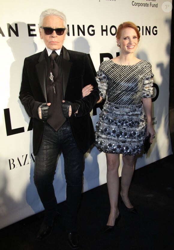 Jessica Chastain et Karl Lagerfeld à la soirée organisée en l'honneur du couturier à New York, le 6 novembre 2013 à New York.